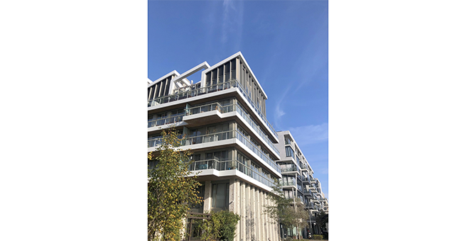 Ganz oben und technisch weit vorn: Die Zip-Screens des Duplex-Penthouse in Amsterdam werden mit SELVE Home 3 smart gesteuert. Für das Fahren der insgesamt 52 Behänge ist hier ebenso SELVE-Antriebstechnik im Einsatz.